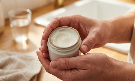 Dry hands and nail care in winter (handwashing-friendly)